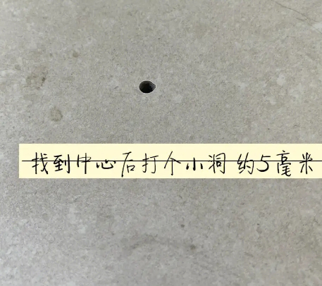 章贡瓷砖空鼓维修公司专业解答在瓷砖铺贴过程中，如果砂料搅拌不均匀，将会带来以下问题