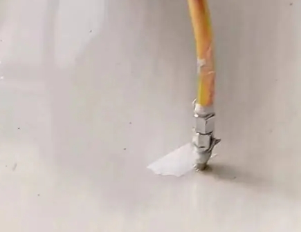 章贡瓷砖空鼓维修公司专业解答在瓷砖铺贴过程中，如果使用的砂料过粗（如全部使用了粗砂），可能会导致以下问题